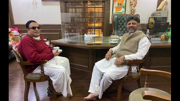  ಕಾಂಗ್ರೆಸ್ಸಿನಲ್ಲಿದ್ದಾರೋ ಅಥವಾ ಜೆಡಿಎಸ್ ನಲ್ಲಿದ್ದಾರೋ ಎನ್ನುವ ಗೊಂದಲ