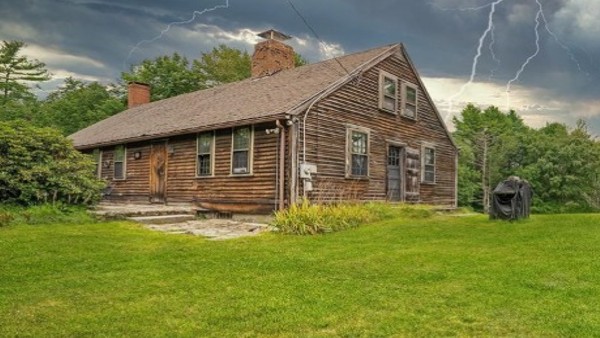  ಈ ಮನೆ ಮಾಟಗಾತಿಯ ದೆವ್ವವಿದೆ ಎಂದಿದ್ದ ತನಿಖಾಧಿಕಾರಿಗಳು 