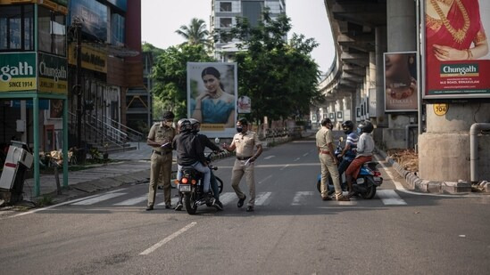 Covid-19 Situation In Kerala: Karnataka Govt Advises Public To Defer Plans To Visit Kerala Till October End Covid-19 Situation In Kerala: Karnataka Govt Advises Public To Defer Plans To Visit Kerala Till October End