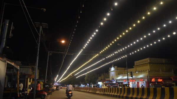 ನಗರದ 100 ಕಿ.ಮೀ. ವ್ಯಾಪ್ತಿಯಲ್ಲಿ ಅಲಂಕಾರ