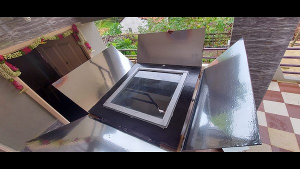  ಶೀಟ್‌ಗಳು ಬೆಳಕಿನ ಪ್ರತಿಫಲ ಉಂಟು ಮಾಡುತ್ತದೆ