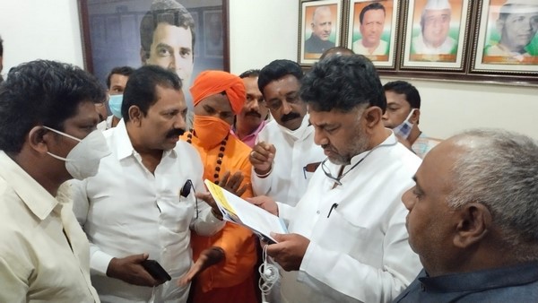 ಕುಂಬಾರನಿಗೆ ವರ್ಷ ದೊಣ್ಣೆಗೆ ನಿಮಿಷ