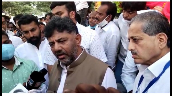 ಗಣೇಶ ಮೂರ್ತಿ ತಯಾರಕರನ್ನು ಭೇಟಿ ಮಾಡಿದ ಡಿಕೆಶಿ