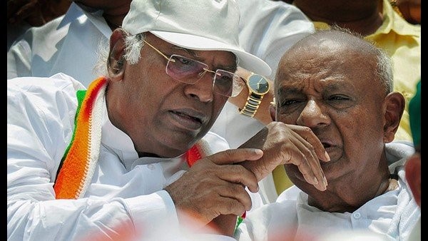 ಜೆಡಿಎಸ್ ಮತ್ತು ಕಾಂಗ್ರೆಸ್ಸಿನ ಕಾರ್ಪೋರೇಟರುಗಳು ಅಜ್ಞಾತ ಸ್ಥಳಕ್ಕೆ ಜೆಡಿಎಸ್ ಮತ್ತು ಕಾಂಗ್ರೆಸ್ಸಿನ ಕಾರ್ಪೋರೇಟರುಗಳು ಅಜ್ಞಾತ ಸ್ಥಳಕ್ಕೆ