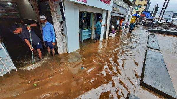  17 People Dies In Heavy Rainfall At Maharashtra