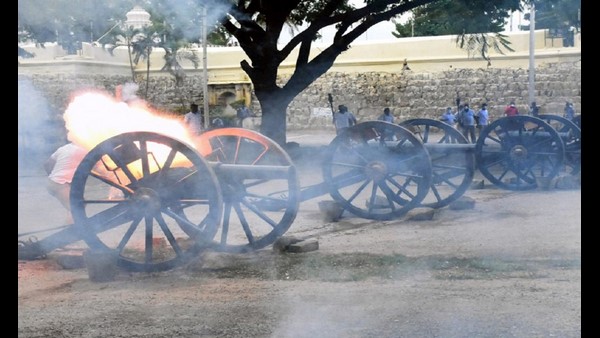 ಫಿರಂಗಿಗಳಿಗೆ ವಿಜಯ ಗಣಪತಿ ಪೂಜೆ ಫಿರಂಗಿಗಳಿಗೆ ವಿಜಯ ಗಣಪತಿ ಪೂಜೆ