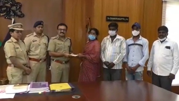 ದಸರಾ ಹಿನ್ನೆಲೆ ಮೈಸೂರಿನಲ್ಲಿ ಪೊಲೀಸ್ ಭದ್ರತೆ ದಸರಾ ಹಿನ್ನೆಲೆ ಮೈಸೂರಿನಲ್ಲಿ ಪೊಲೀಸ್ ಭದ್ರತೆ