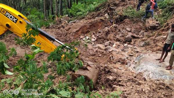 ತಾತ್ಕಾಲಿಕ ರಸ್ತೆಯೂ ಕುಸಿದಿತ್ತು