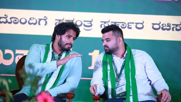 ಹಸಿರು ಶಾಲು ಹಾಕಿಕೊಂಡು ಪ್ರಮಾಣ ವಚನ