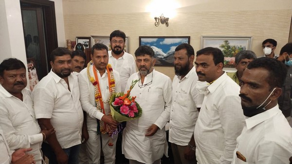 Chitradurga: JJ Hatti Thippeswamy Joined Congress Party Again