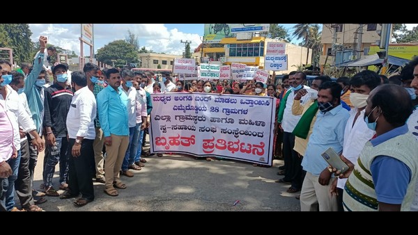 Chikkamagaluru: 28 Villagers Protest Against Opening Liquor Store In Kadur Taluk
