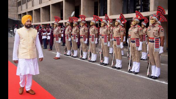  ಸೋನಿಯಾ ಮತ್ತು ರಾಹುಲ್ ಗಾಂಧಿ ನೇತೃತ್ವದಲ್ಲಿ ಮುಂದಿನ ಚುನಾವಣೆ ಎದುರಿಸೋಣ