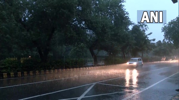 Delhi Wakes Up To Heavy Rainfall, Waterlogging In Several Areas
