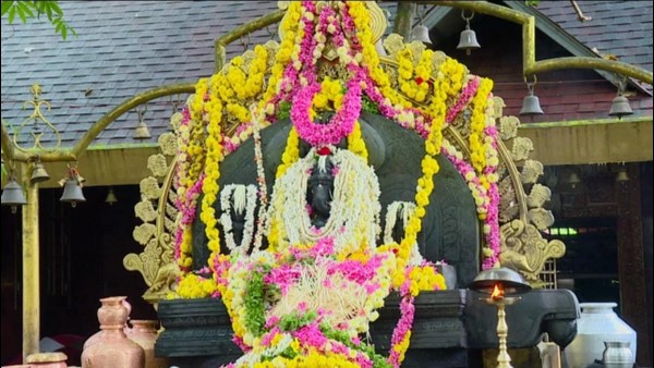 ಹರಕೆ ರೂಪದಲ್ಲಿ ಘಂಟೆ ಕಟ್ಟಬೇಕು