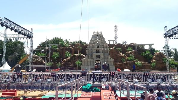 ಕಲಾ ತಂಡಗಳ ಮೆರವಣಿಗೆ