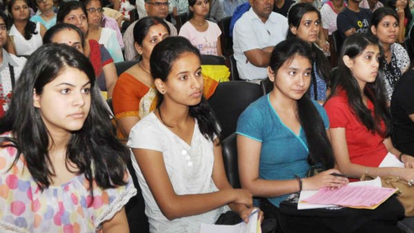 ತಿಂಗಳಿಗೆ ಅಂದಾಜು ರೂ. 2000 ದಿಂದ 4000 ಶುಲ್ಕ 