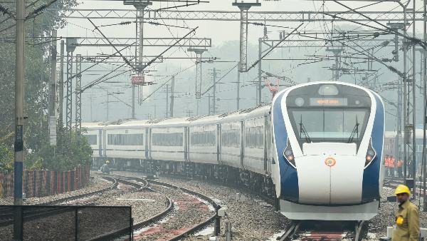 ದೇಶದಲ್ಲೇ ರೈಲು ತಯಾರಿಕೆ