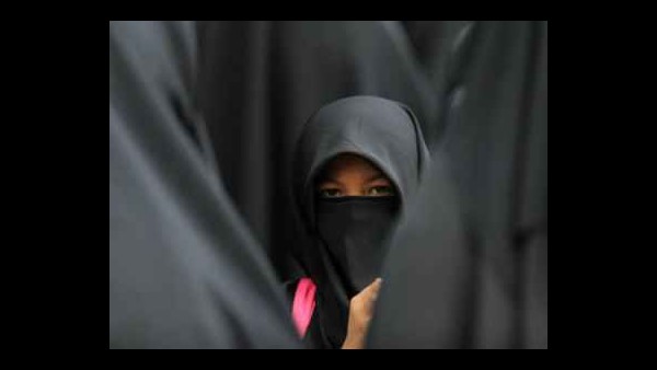 ಜನರಲ್ಲಿ ಭಯ ಹುಟ್ಟಿಸಿರುವ ಷರಿಯಾ ಕಾನೂನು 