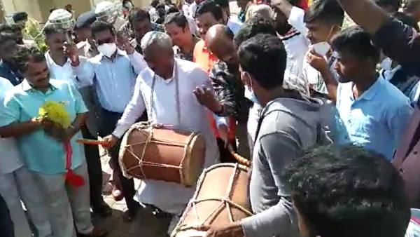 Mysuru: Minister ST Somashekhar Danced During Chamundeshwari Idol Procession