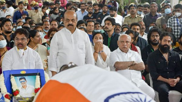 ಲಕ್ಷಾಂತರ ಅಭಿಮಾನಿಗಳಿಂದ ಅಂತಿಮ ದರ್ಶನ