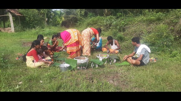  ಒಗ್ಗೂಡಿ ಊಟ ಮಾಡುತ್ತಾರೆ