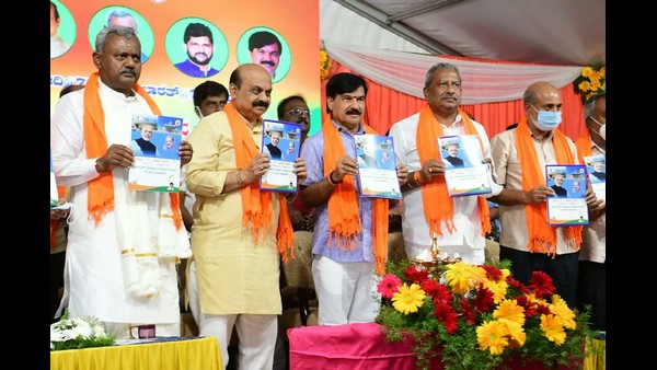 ಸಭೆಯಲ್ಲಿ ಭಾಗವಹಿಸಿದ್ದ ಜೆಡಿಎಸ್ ಶಾಸಕ ಸಾ.ರಾ.ಮಹೇಶ್ ಅವರನ್ನು ಸಂಭೋದಿಸುತ್ತಾ ಸಭೆಯಲ್ಲಿ ಭಾಗವಹಿಸಿದ್ದ ಜೆಡಿಎಸ್ ಶಾಸಕ ಸಾ.ರಾ.ಮಹೇಶ್ ಅವರನ್ನು ಸಂಭೋದಿಸುತ್ತಾ