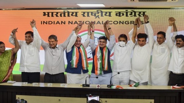 Ahead of 2022 elections, Uttarakhand Minister Yashpal Arya, his MLA son joins Congress Ahead of 2022 elections, Uttarakhand Minister Yashpal Arya, his MLA son joins Congress