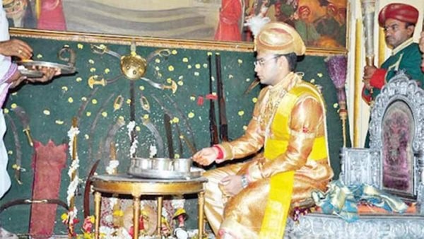 Royal Family Performs Ayudha Pooja At Mysuru Palace Royal Family Performs Ayudha Pooja At Mysuru Palace