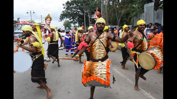 Grand Welcome To SM Krishna Who Came To Mysuru For Dasara Inauguration