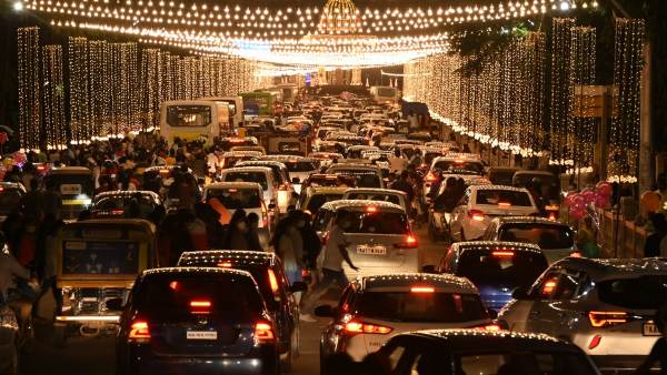 ದೀಪಾಲಂಕಾರದಿಂದ ಬೇಡಿಕೆ