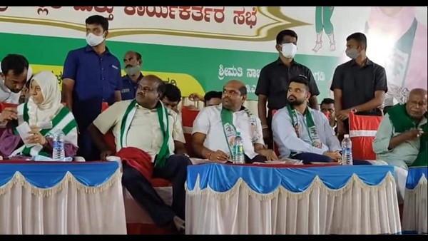  ಕುಮಾರಸ್ವಾಮಿಯವರ ಜೊತೆಗೆ ಬಂಡೆಪ್ಪ ಖಾಶೆಂಪುರ್ ಮಾತ್ರ