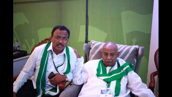 ನಾಜಿಯಾ ಅಂಗಡಿ ನಾಮಪತ್ರ ಸಲ್ಲಿಸುವ ವೇಳೆ ಹಾಜರಿದ್ದ ರಾಜ್ಯಾಧ್ಯಕ್ಷ ಎಚ್.ಕೆ.ಕುಮಾರಸ್ವಾಮಿ