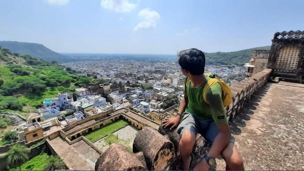 Karwar: Youth Roaming Around India By Walking; Aim To Reach Siberia Without Money