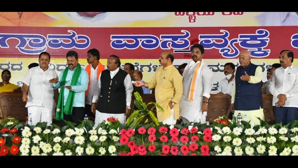 ಜಿಲ್ಲಾಧಿಕಾರಿಗಳ ನಡೆ-ಹಳ್ಳಿಯ ಕಡೆ