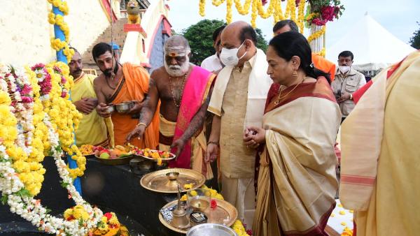 ವಿಶೇಷ ಪೂಜೆಯನ್ನು ಸಲ್ಲಿಸಿದ್ದರು