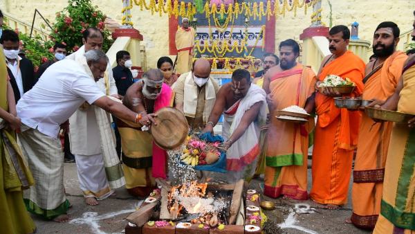 ಮುಖ್ಯಮಂತ್ರಿಗಳಿಂದ ವಿಶೇಷ ಪೂಜೆ
