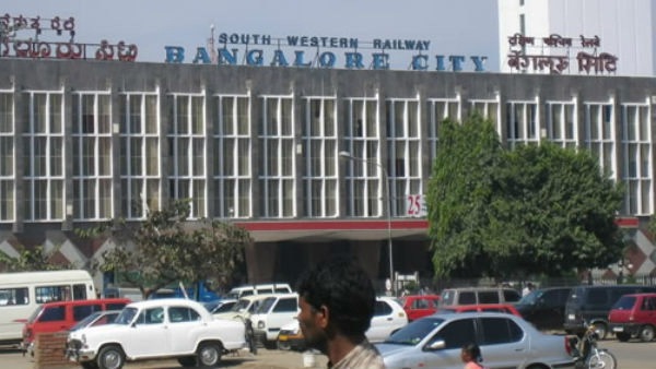 ಕಳ್ಳರನ್ನು ಹಿಂಬಾಲಿಸಿವೆ ಕ್ಯಾಮರಾ ಕಳ್ಳರನ್ನು ಹಿಂಬಾಲಿಸಿವೆ ಕ್ಯಾಮರಾ