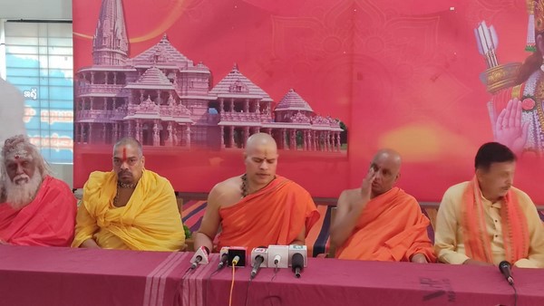 Mangaluru: Mutt Seers Cautions Govt; Fasting Protest Till Ban Religious Conversions