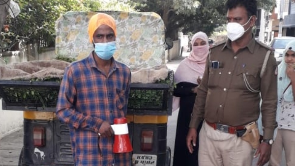 Bengaluru Police Targets Vegetable vendors using megaphones