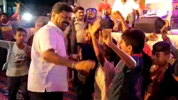 Davanagere: Honnali MLA MP Renukacharya Enjoying In The Name Of Grama Vasthvya By Flouting Covid Rules