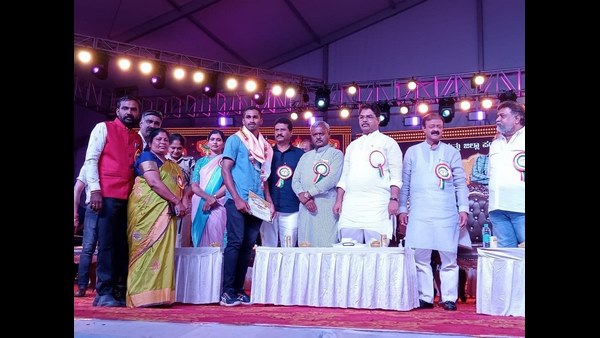 ಕಾರ್ಯಕ್ರಮದಲ್ಲಿ ಹಲವರು ಗಣ್ಯರ ಉಪಸ್ಥಿತಿ 