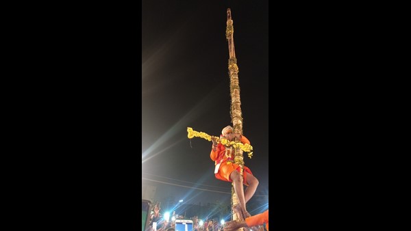 ರಾಮನ ಬಾಣಕ್ಕೆ ಹುಸಿಯಿಲ್ಲ, ದೇವರ ಮಾತು ಸತ್ಯವಾಗಲಿದೆ. ಸಿಂಹಾಸನಕ್ಕೆ ಗಿಳಿಗಳು ಕುಟುಕಿವು ರಾಮನ ಬಾಣಕ್ಕೆ ಹುಸಿಯಿಲ್ಲ, ದೇವರ ಮಾತು ಸತ್ಯವಾಗಲಿದೆ. ಸಿಂಹಾಸನಕ್ಕೆ ಗಿಳಿಗಳು ಕುಟುಕಿವು