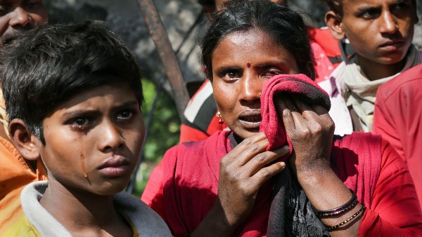 Workers From Other States Line Up To Leave Jammu And Kashmir