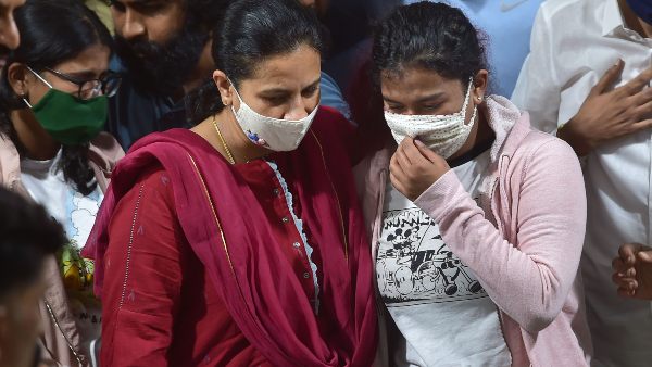 ಅಭಿಮಾನಿಗಳು ಜಮಾವಣೆಗೊಂಡಿದ್ದರು