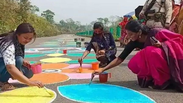  ಬಣ್ಣದ ನೀರಿನಿಂದ ರಂಗವಲ್ಲಿ ಪೇಂಟ್‌ 