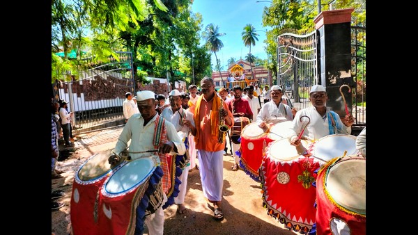  ಜನರ ಹಣದ ಆಚರಣೆಯಲ್ಲಿ, ಜನರೇ ಇಲ್ಲ