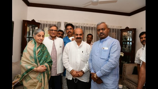 CM Basavaraj Bommai Officially Invited SM Krishna For The Inauguration Of Mysuru Dasara