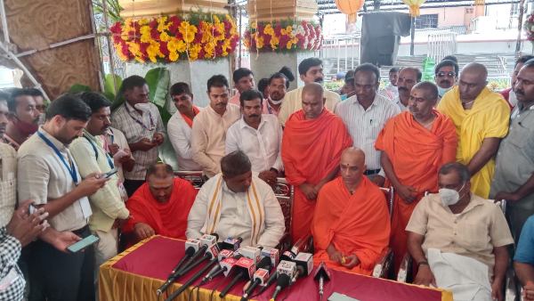 ಮೂರು ರೀತಿ ನೆಲೆಗೊಂಡಿದ್ದಾಳೆ