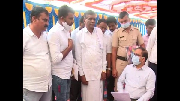 ರಾಷ್ಟ್ರೀಯ ಹೆದ್ದಾರಿ ನಿರ್ಮಾಣಕ್ಕೆ ನೆರವಾದ ರೈತರು ರಾಷ್ಟ್ರೀಯ ಹೆದ್ದಾರಿ ನಿರ್ಮಾಣಕ್ಕೆ ನೆರವಾದ ರೈತರು