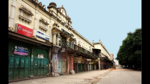 ಕುಸಿದ ಮನೆ- ಕಟ್ಟಡ: ತಪ್ಪಿದ ಪ್ರಾಣಾಪಾಯ